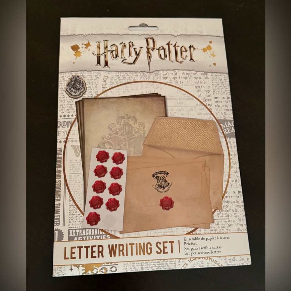 Harry Potter Hogwarts Letter Writing Set | Wax Seal Stationery Kit | Paladone - Picture 2 of 3